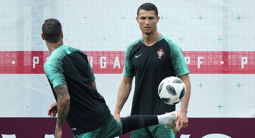 HLV Santos: 'Bồ Đào Nha sẽ không dựa vào một mình Ronaldo'