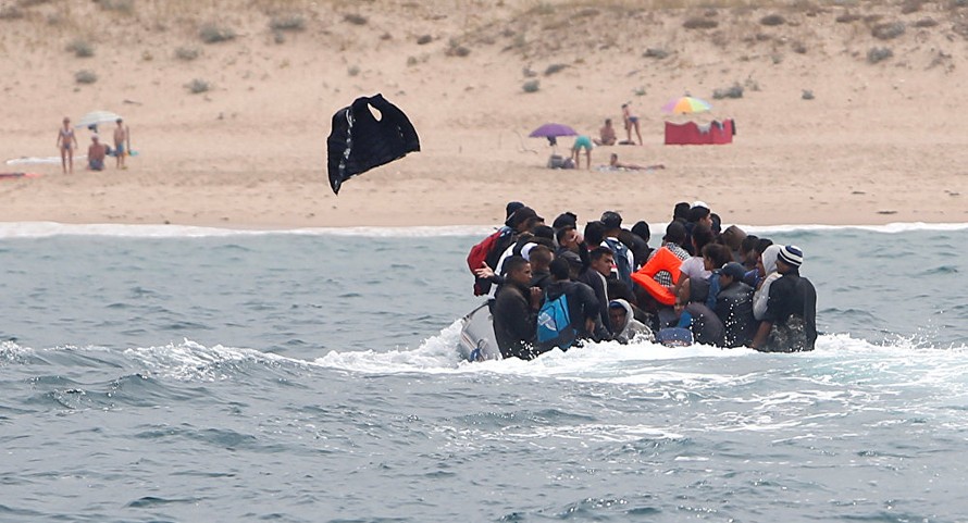 Tây Ban Nha: Người tị nạn đột kích bãi tắm khỏa thân ở thành phố Algeciras