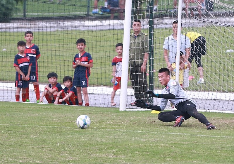 ĐT U23 Việt Nam: Thủ môn Tiến Dũng chắc suất bắt chính trước U23 Oman