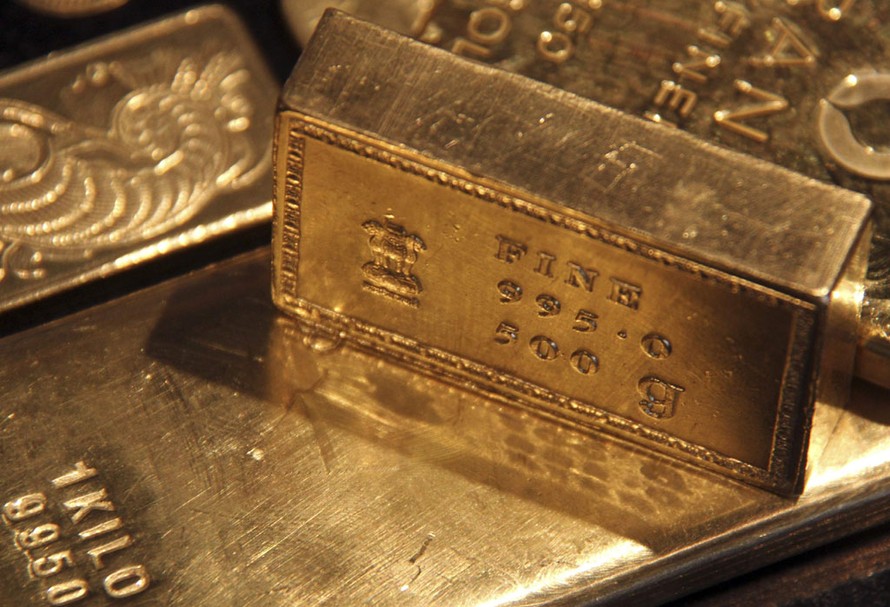 Giá vàng ngày 14/8: Nhà đầu tư chọn USD, vàng rớt giá thảm hại