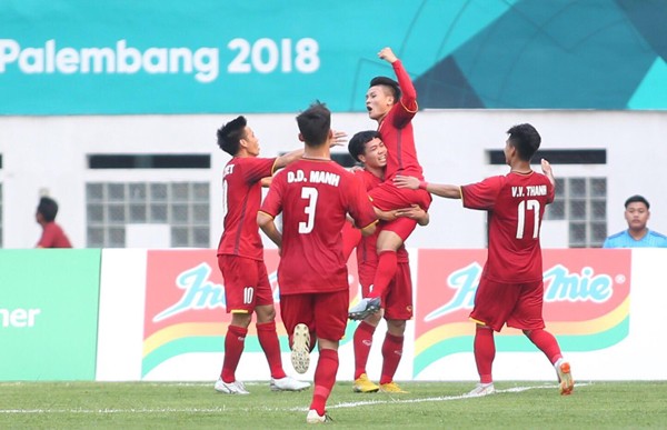 Các ngôi sao của đội tuyển Olympic Việt Nam tỏa sáng giúp đội nhà thắng trận ra quân. Ảnh: VnExpress