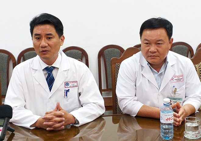 Bác sĩ Lê Đức Nhân, Giám đốc Bệnh viện Đà Nẵng thông tin vụ việc. Ảnh: Zing