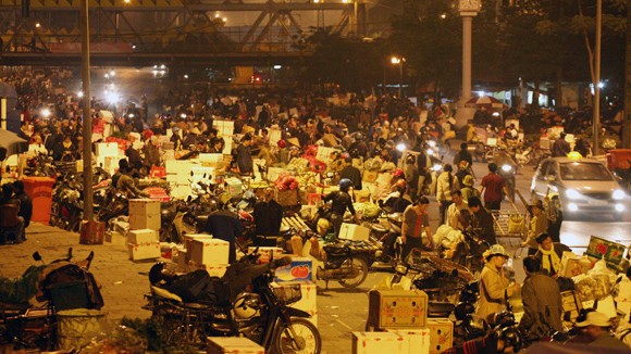 Vụ bảo kê chợ Long Biên: Chủ tịch Nguyễn Đức Chung yêu cầu Công an vào cuộc