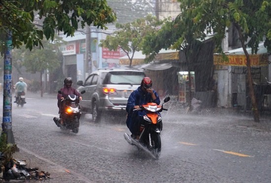 Các tỉnh Nam Trung Bộ và Nam Bộ có mưa dông vào cuối ngày