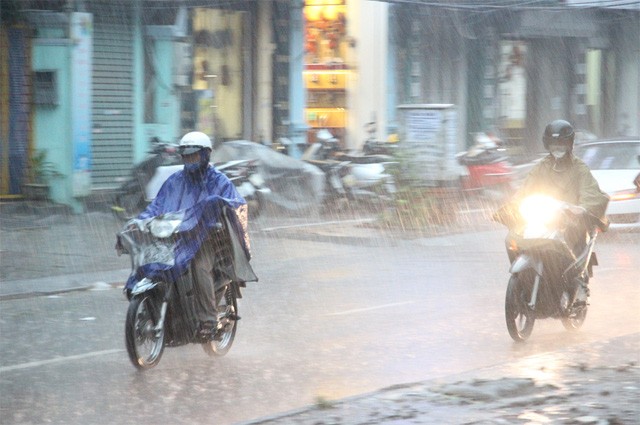 Các tỉnh Nam Trung Bộ bước vào đợt mưa dông cho đến cuối tuần