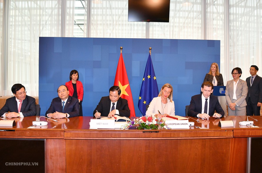 Thủ tướng chứng kiến ký thỏa thuận chống khai thác gỗ bất hợp pháp Việt Nam-EU