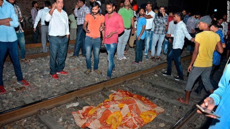 Ấn Độ: Tai nạn đường sắt thảm khốc khiến hơn 50 người thiệt mạng