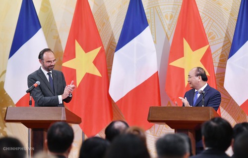  Thủ tướng Pháp Édouard Philippe và Thủ tướng Việt Nam Nguyễn Xuân Phúc. Ảnh: VGP