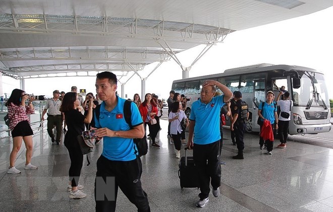 Đội tuyển Việt Nam rời Hà Nội, sang Myanmar tranh vé bán kết