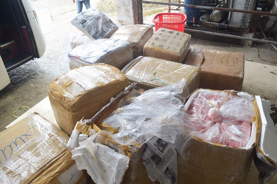 Bắt quả tang xe khách mang biển số Lào chở 2,5 tấn nội tạng không rõ nguồn gốc