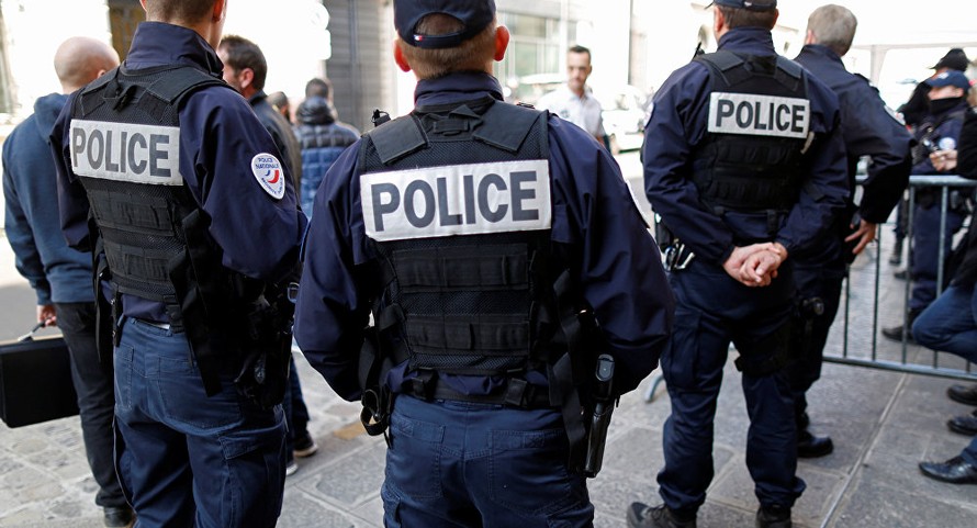 Pháp: Người phụ nữ lao vào ngân hàng đe dọa kích nổ bom