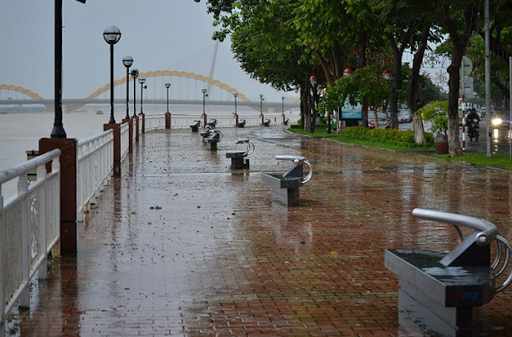 Hà Nội sáng sớm có sương mù, Huế và Đà Nẵng có mưa dông cục bộ