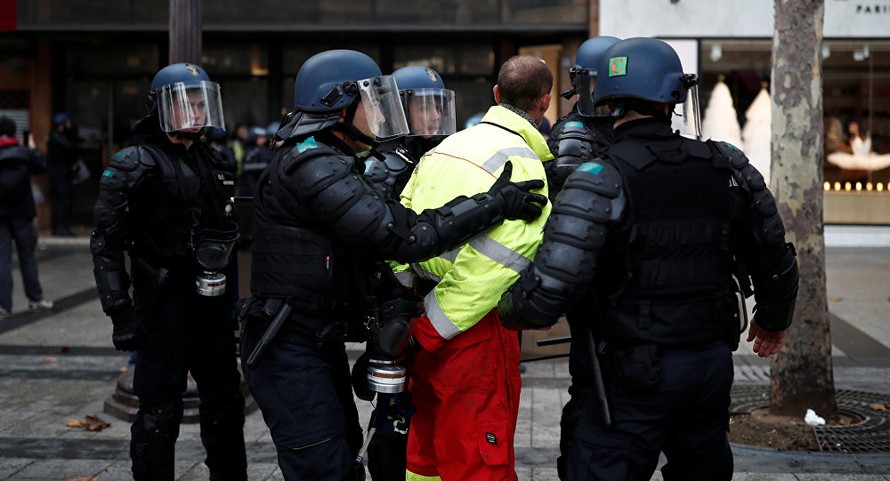 Bạo động khiến hàng trăm người bị thương, chính quyền Paris họp khẩn