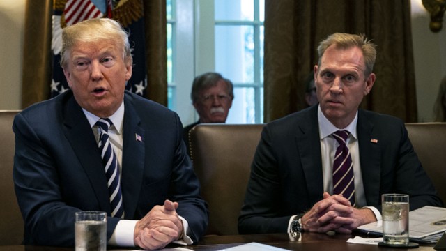 Ông Patrick Shanahan (phải) được Tổng thống Trump bổ nhiệm làm quyền Bộ trưởng Quốc phòng vào đầu năm sau. Ảnh: FOX News