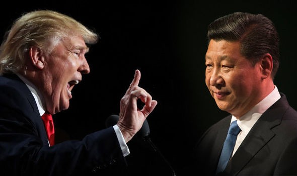 Cuộc đối đầu Mỹ-Trung thu hút sự chú ý của cả thế giới trong năm 2018. Ảnh: UK Express 