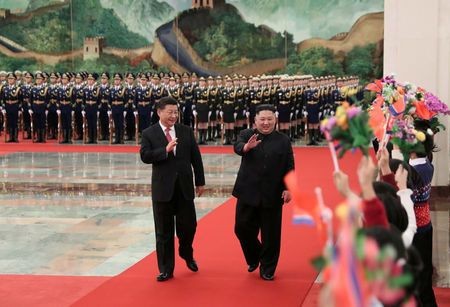 Chủ tịch Trung Quốc Tập Cận Bình và Chủ tịch Triều Tiên Kim Jong-un gặp mặt tại Bắc Kinh. Ảnh: Reuters