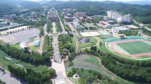 Đại học quốc gia Gyeongsang nhìn từ trên cao.