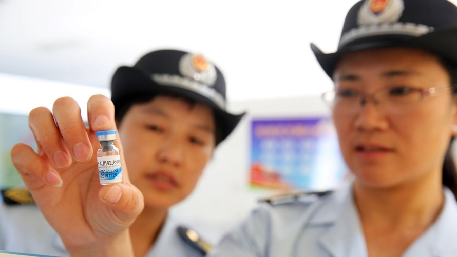 Trung Quốc điều tra vụ phát hành vaccine hết hạn cho 145 trẻ em