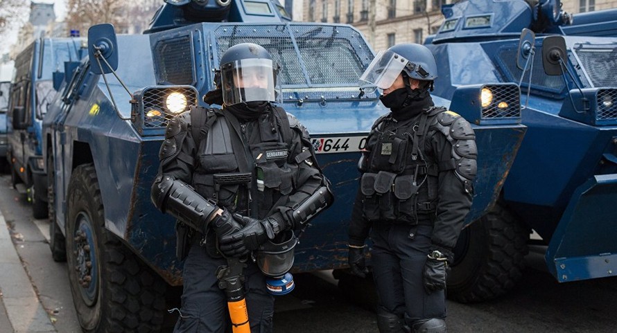 Pháp: Khoảng 300 người biểu tình thuộc phe Áo Vàng bị bắt giữ 