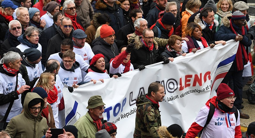 Pháp: Xuất hiện thêm phe 'Khăn quàng đỏ' phản đối phong trào biểu tình 'Áo vàng'