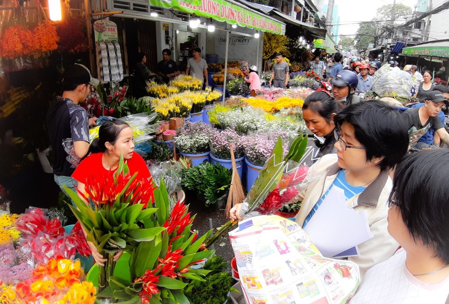 Nhộn nhịp chợ hoa lớn nhất TP Hồ Chí Minh những ngày giáp Tết 