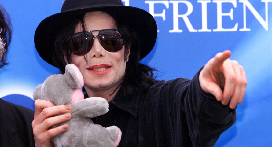 Hồ sơ khám nghiệm tiết lộ lý do khiến Michael Jackson đổi màu da