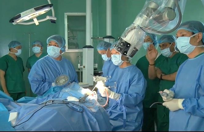 Bệnh viện ở Sài Gòn mổ u não bằng Robot lần đầu tại châu Á