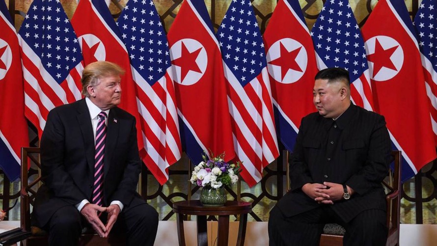 'Đọc vị' ngôn ngữ cơ thể của hai ông Kim, Trump trong lần gặp mặt tại Hà Nội