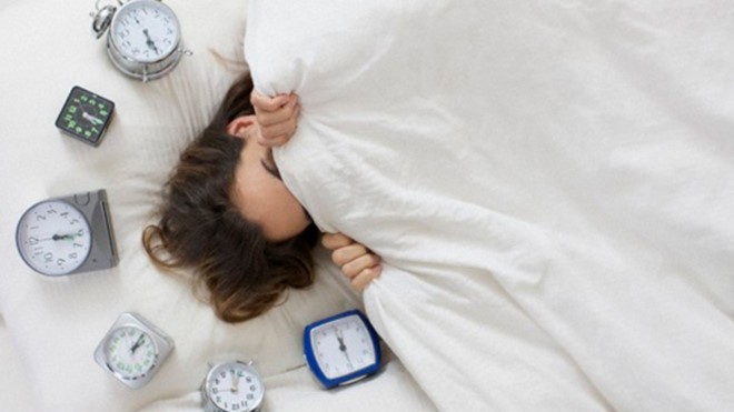 'Ngủ nướng' vào cuối tuần có thể gây tăng cân và hại sức khỏe