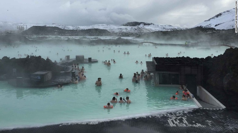 Bí mật tạo nên hạnh phúc cho người Iceland: Hồ bơi công cộng