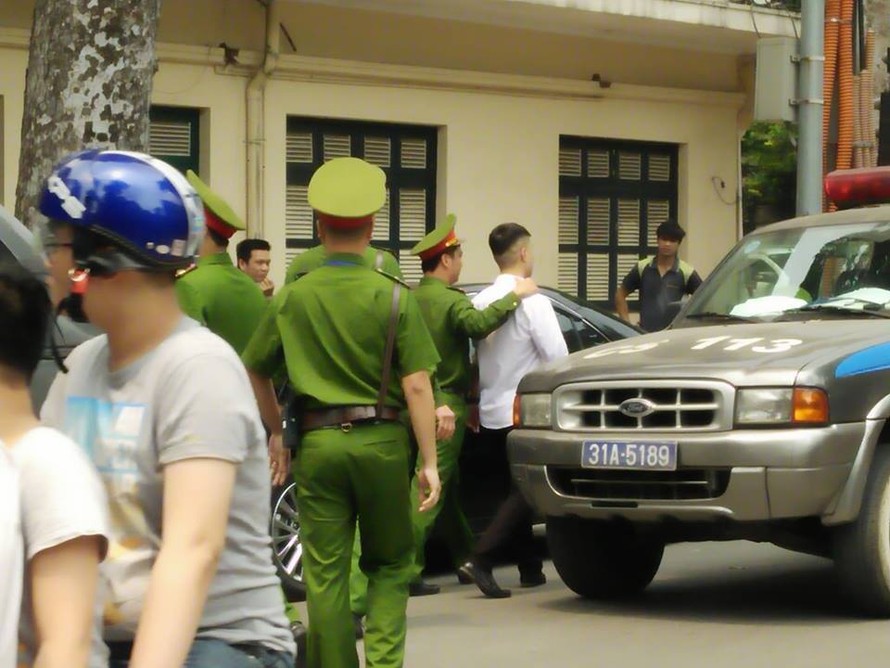 Nam thanh niên sau đó đã bị tạm giữ để điều tra xác minh. Ảnh: VietNamNet