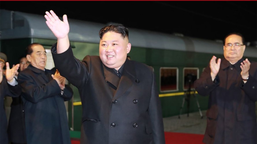 Chủ tịch Kim Jong-un được người Nga chào đón bằng bánh mỳ và muối