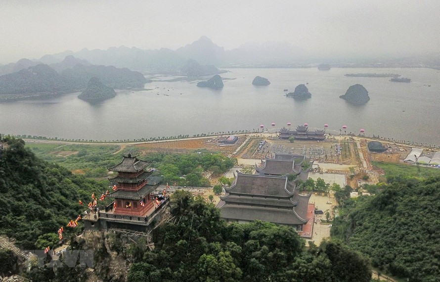 Toàn cảnh chùa Tam Chúc nhìn từ trên cao. Ảnh: TTXVN