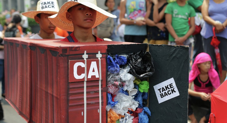 Philippines tiếp tục gây áp lực buộc Canada nhận lại hàng tấn rác thải