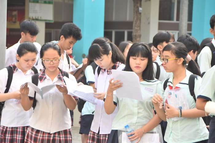 Học sinh Hà Nội và TP HCM bước vào ngày thi thứ hai kỳ thi tuyển lớp 10