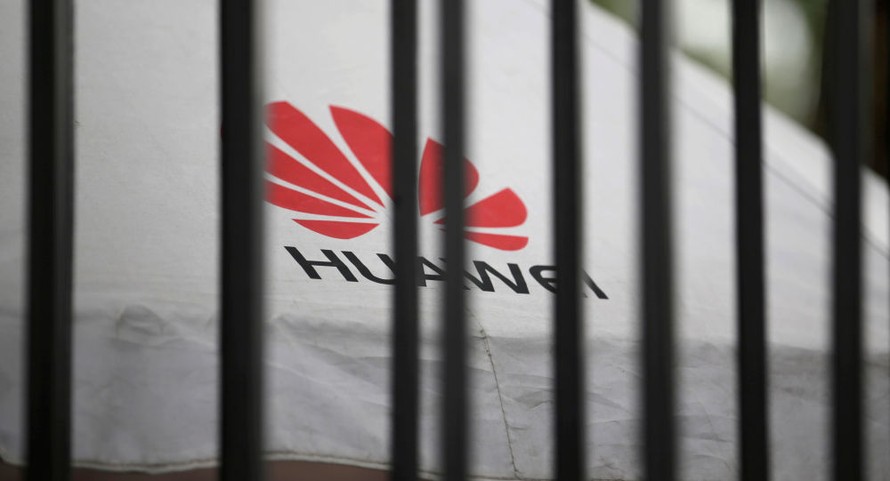 Quyền Giám đốc Ngân sách Nhà Trắng trì hoãn lệnh cấm lên Huawei