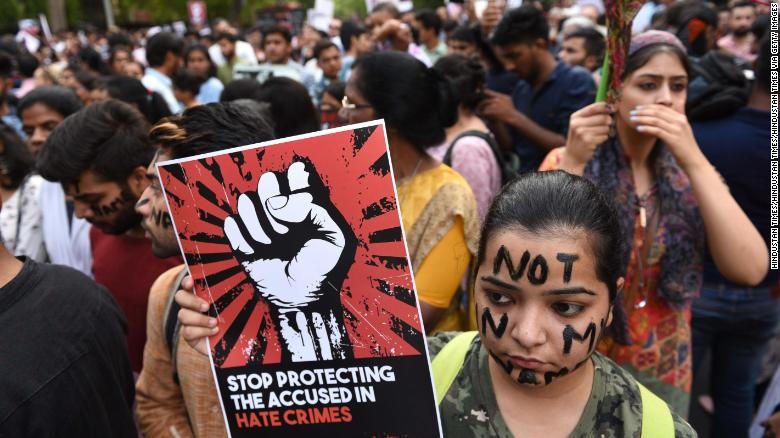 Ấn Độ xử chung thân 3 người đàn ông hãm hiếp và sát hại bé gái 8 tuổi