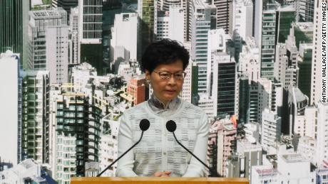 Trưởng đặc khu Hong Kong tuyên bố hoãn dự luật dẫn độ