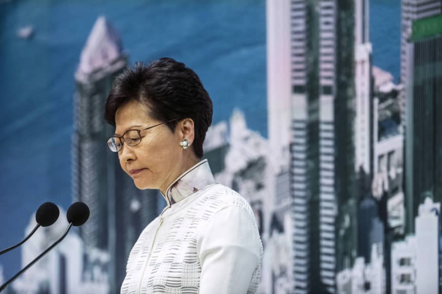 Đặc khu trưởng Hong Kong xin lỗi người dân về dự luật dẫn độ