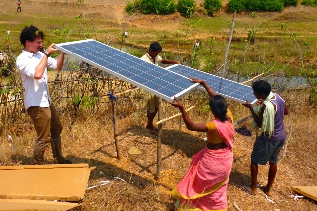 Người nông dân Ấn Độ tận dụng năng lượng mặt trời cho hoạt động tưới tiêu