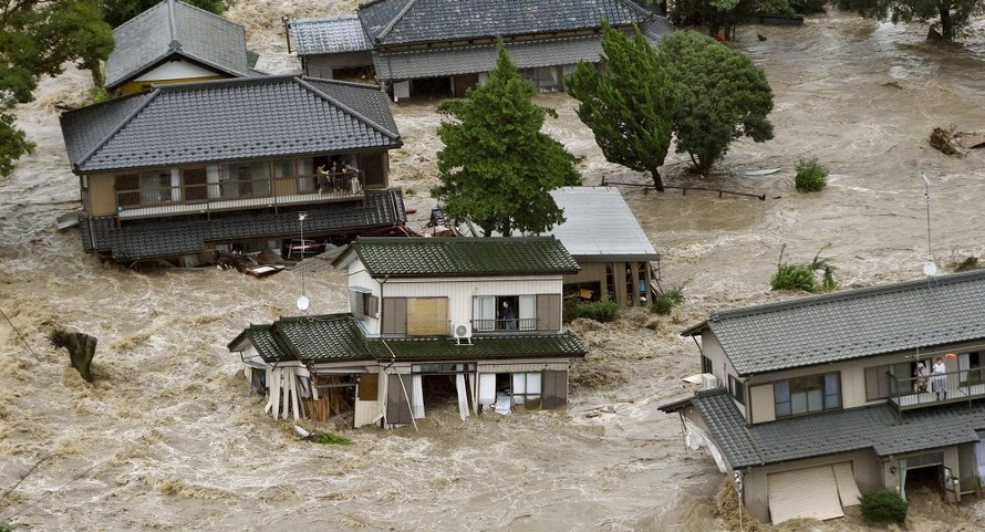Nhật Bản sơ tán hơn 1 triệu người dân do mưa lớn kéo dài