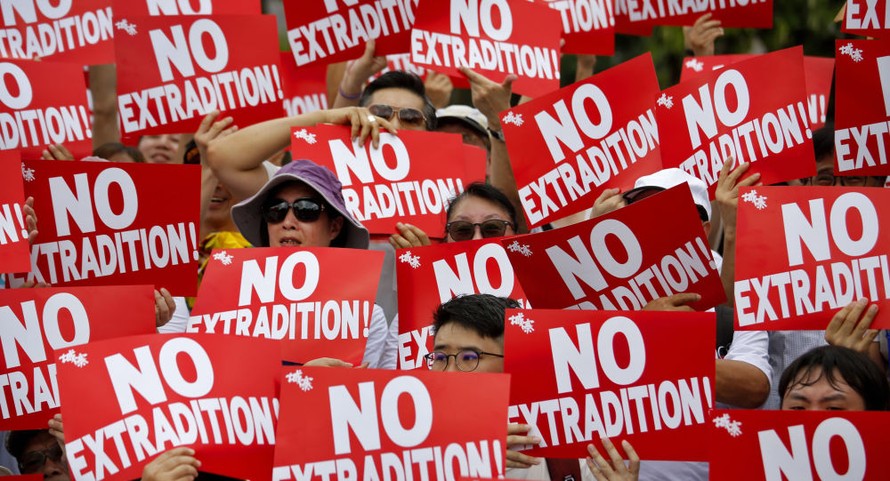 Vấn đề Hong Kong gây căng thẳng ngoại giao giữa Anh và Trung Quốc