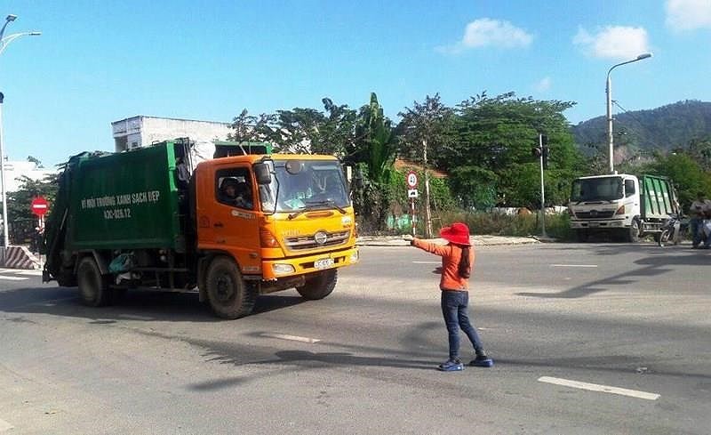 Đà Nẵng ùn ứ chất thải do người dân chặn xe rác vào bãi rác Khánh Sơn