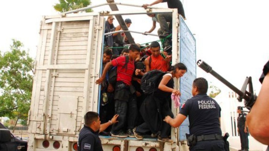 Mexico sử dụng máy quay hồng ngoại truy quét xe tải chở người nhập cư