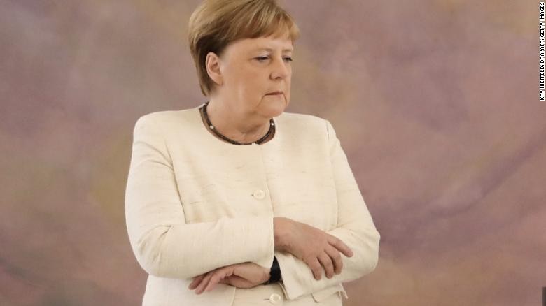 Thủ tướng Đức liên tục bị bắt gặp run rẩy trước công chúng