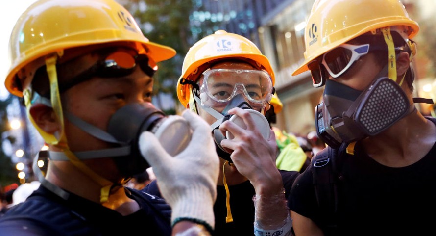 Dụng cụ biểu tình 'cháy hàng' tại Hong Kong