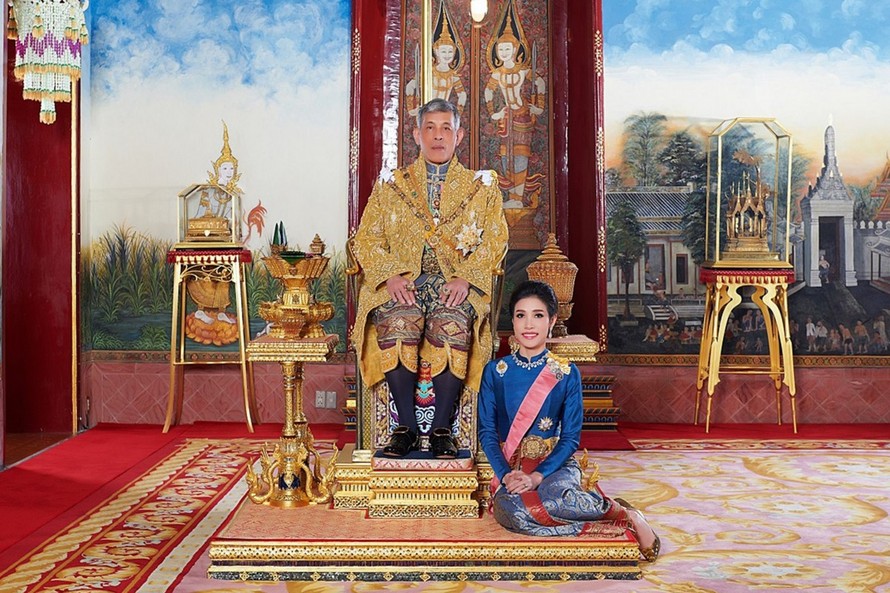 Thái Lan công bố hình ảnh hiếm về Quốc vương và Hoàng quý phi 