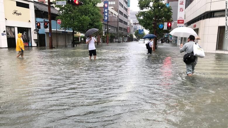Nhật Bản sơ tán hàng trăm nghìn người do mưa lũ