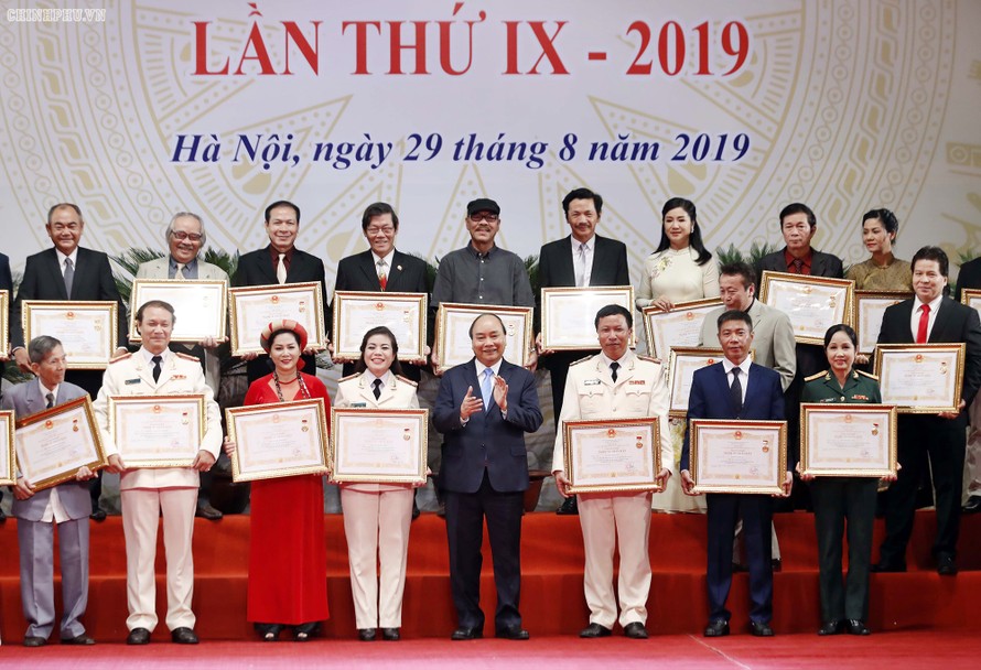 Thủ tướng dự lễ trao tặng danh hiệu Nghệ sĩ Nhân dân và Nghệ sĩ Ưu tú