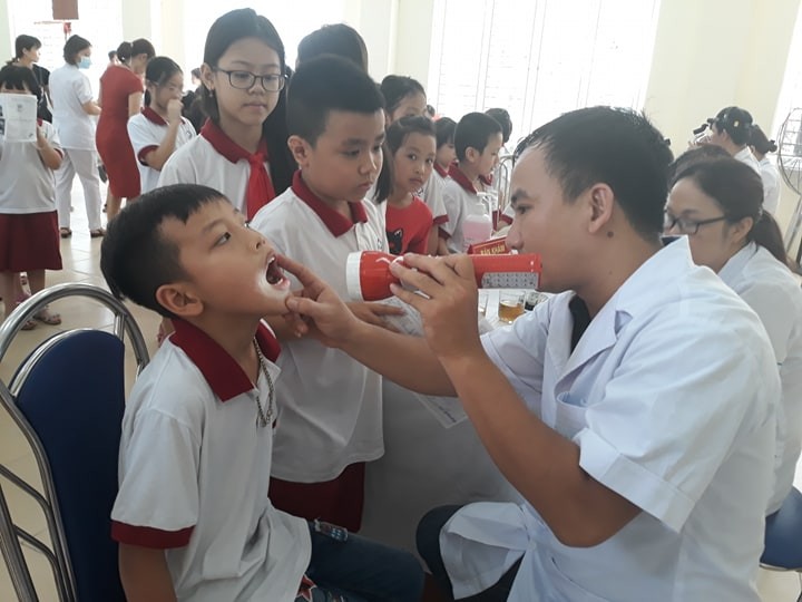 Học sinh phường Hạ Đình được thăm khám sức khỏe tổng quát
